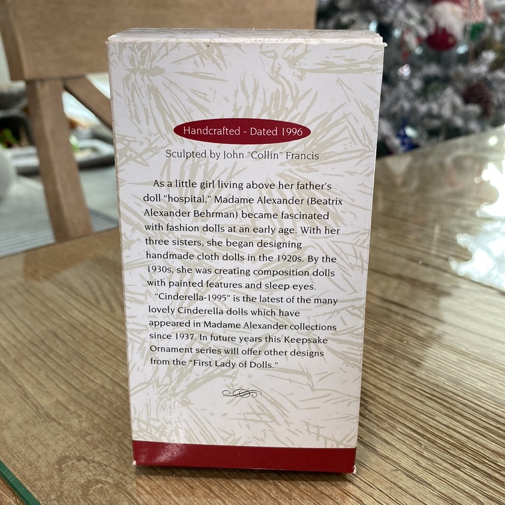 1995 Hallmark Madame Alexander Cinderella Ornament - Picture 2 of 5